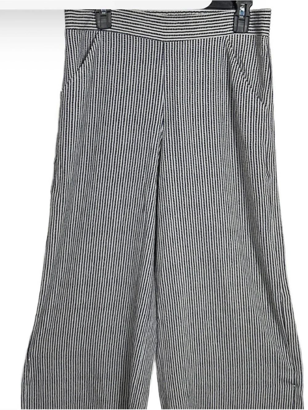0187 Max Studio Black & White Striped Wide-Leg Ankle Pants